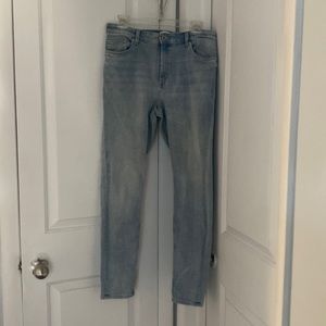 H&M light wash jegging, size 10